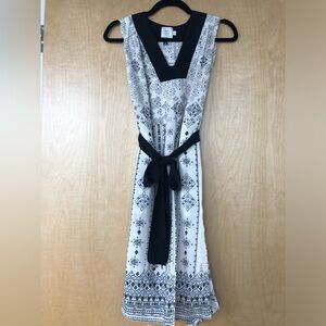 HD in Paris Sleeveless V-Neck Midi Dress
